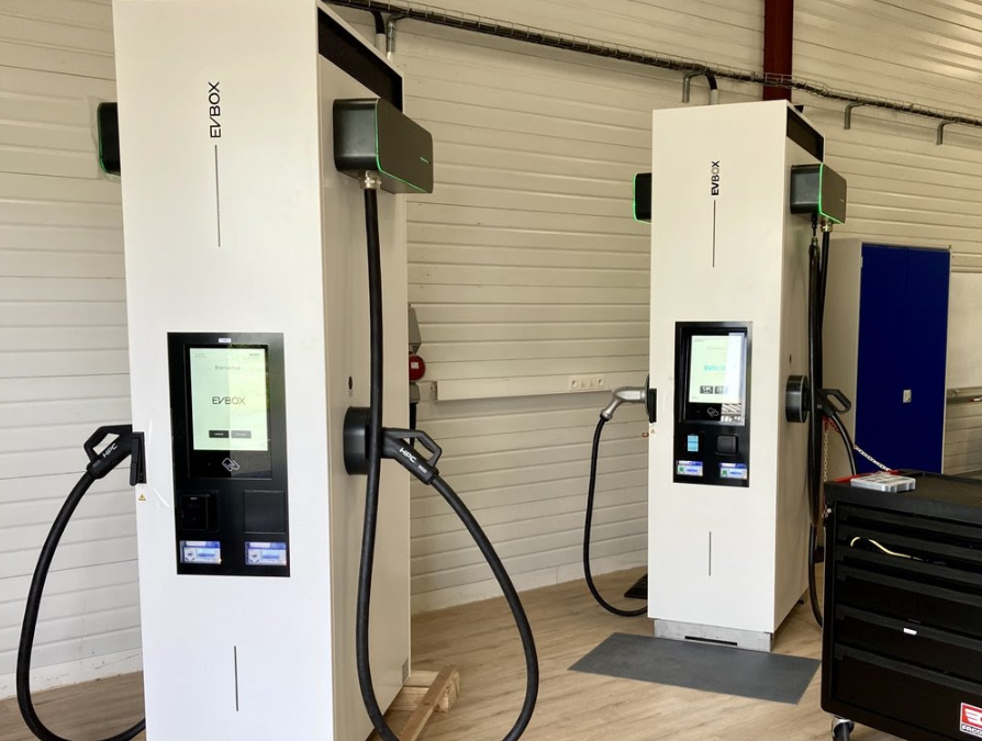 Transition électrique : EVBox ouvre un centre de formation pour bornes AC et DC à Canéjan