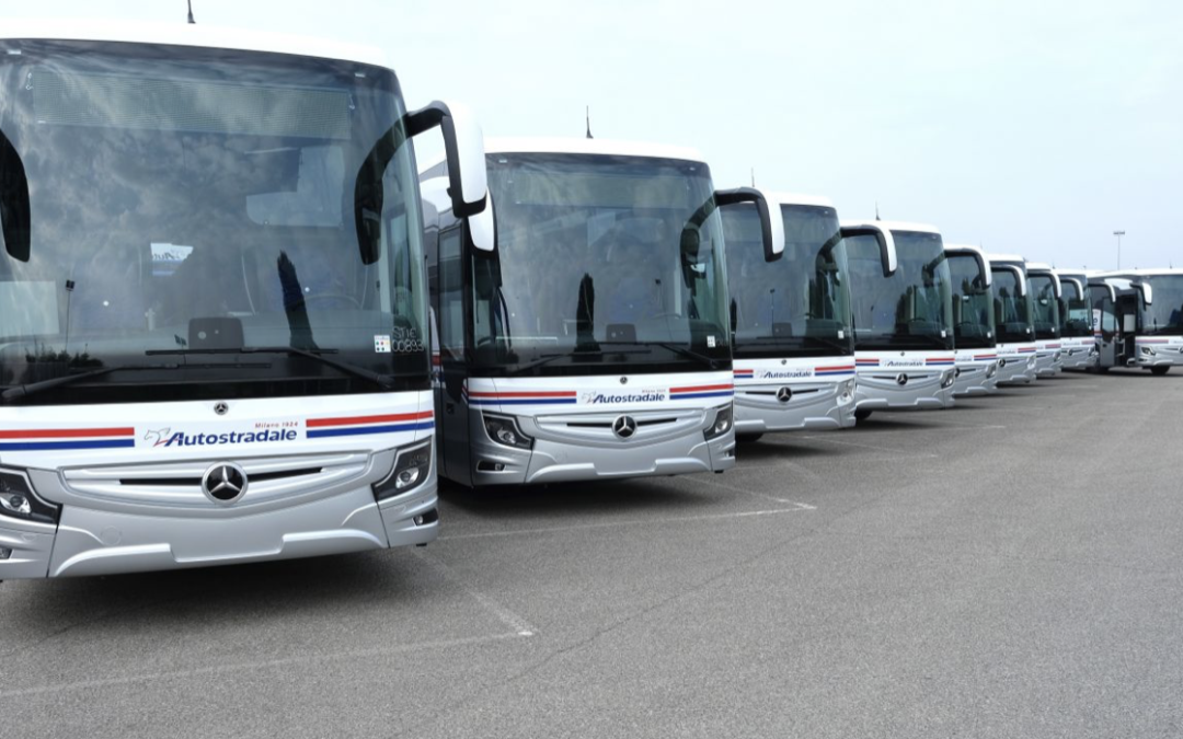 Mercedes-Benz livre 30 Tourismo en Italie