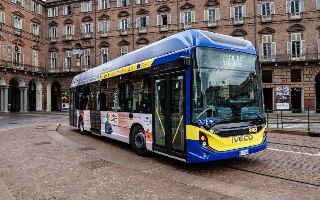 Pour son 50e anniversaire, Iveco met Turin à ses couleurs