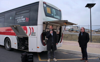 La Nouvelle Aquitaine présente deux cars roulant au bioGNV et un 100% électrique
