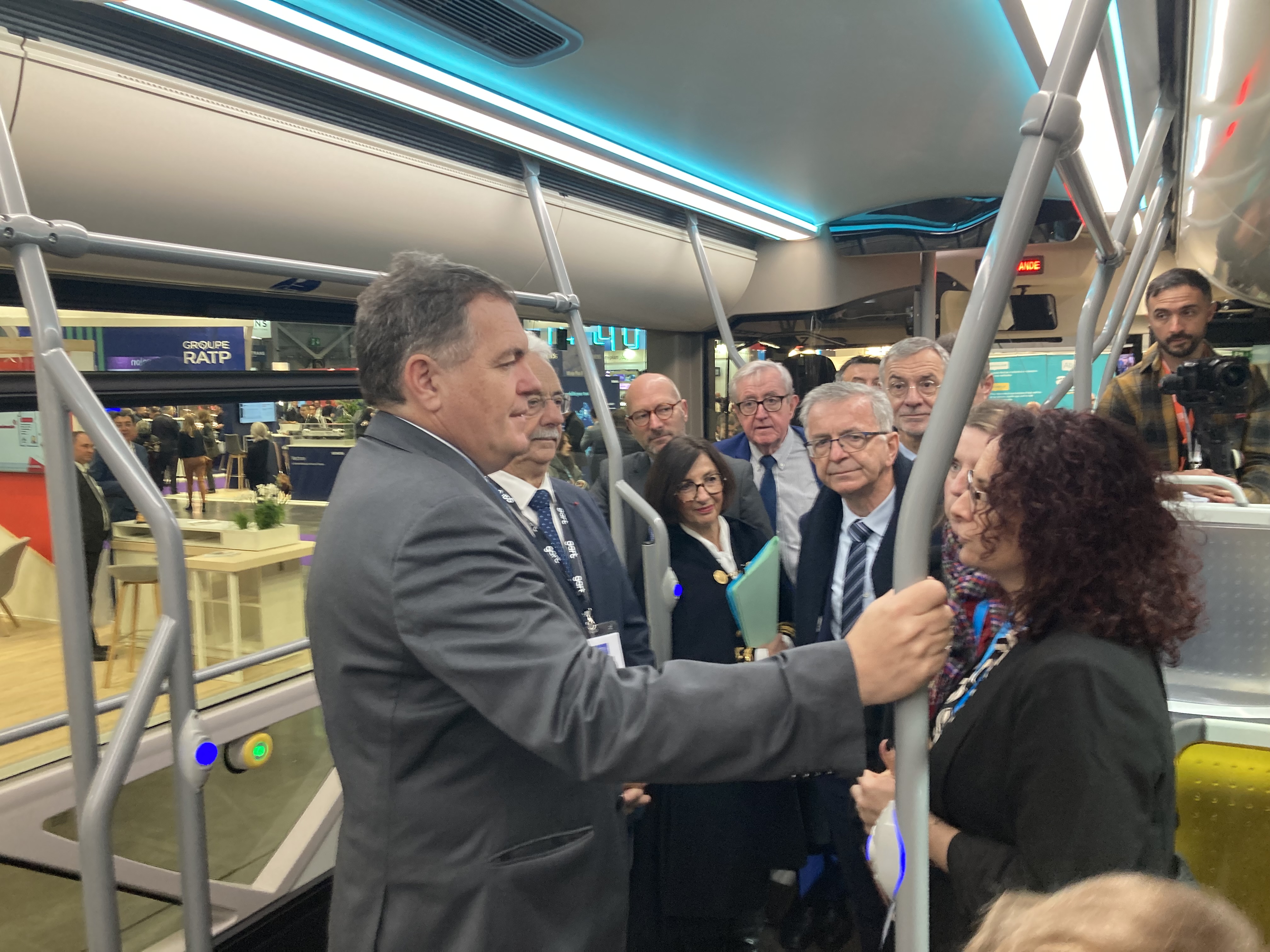 Philippe Tabarot sur le stand Iveco Bus